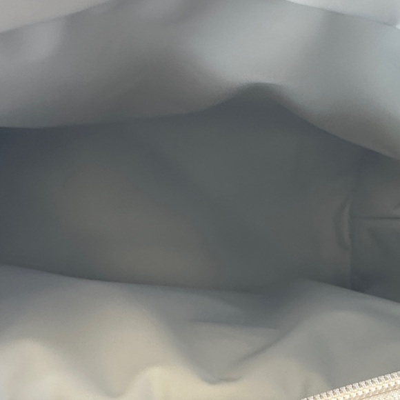 L.L. Bean Nor’easter insulated tote - Picture 2 of 7